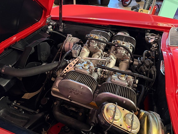 Chevrolet Corvette 13 of 30