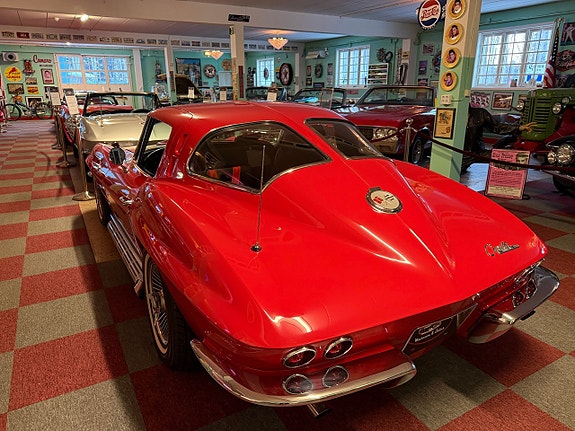 Chevrolet Corvette 2 of 30