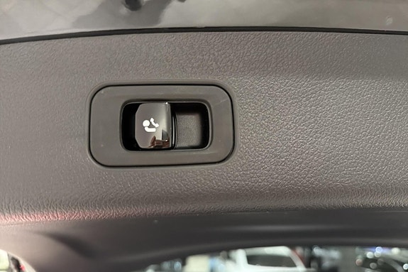 Mercedes-Benz GLC400 e 14 of 18
