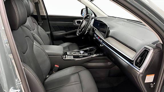 Kia Sorento 3 of 5