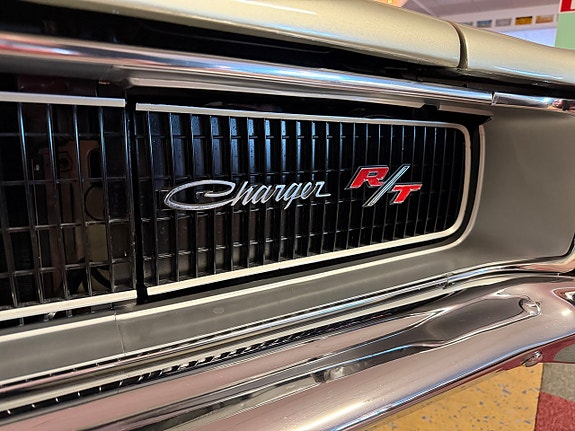 Dodge Charger 8 of 30