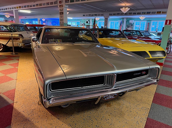 Dodge Charger 2 of 30