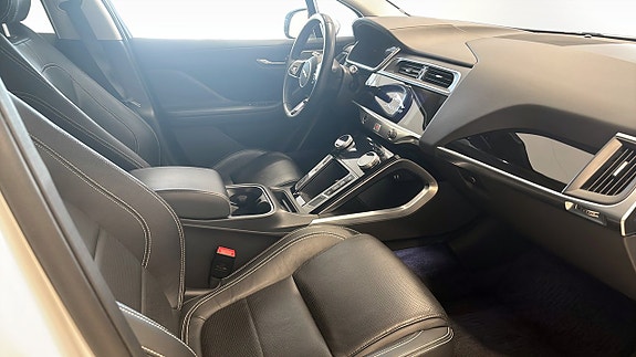Jaguar I-PACE 3 of 5