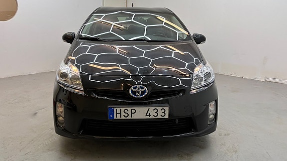 Toyota Prius 2 of 5