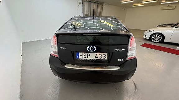 Toyota Prius 12 of 18