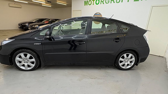 Toyota Prius 3 of 5
