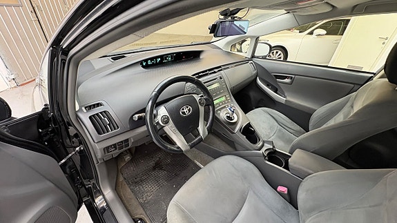 Toyota Prius 7 of 18