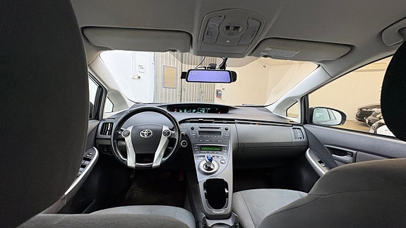 Toyota Prius 10 of 18
