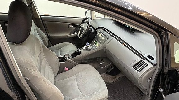 Toyota Prius 14 of 18