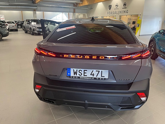Peugeot 408 2 of 9