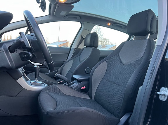 Peugeot 308 8 of 17