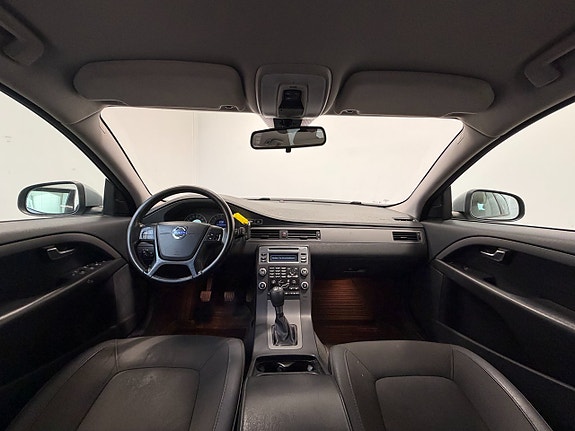 Volvo V70 2 of 13