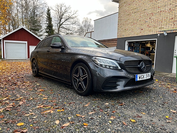 Mercedes-Benz C220 2 of 4
