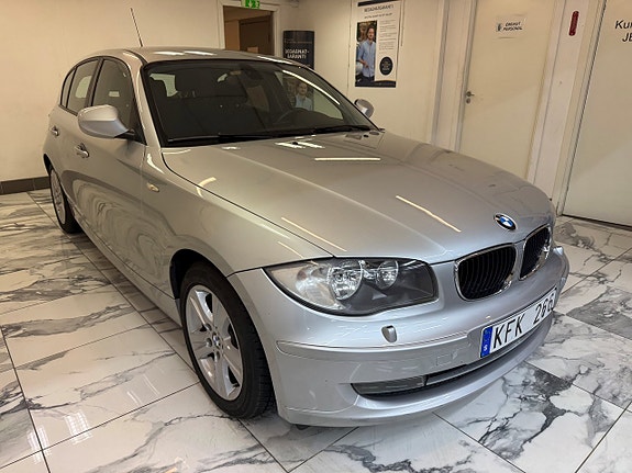 BMW 118d 2 of 5