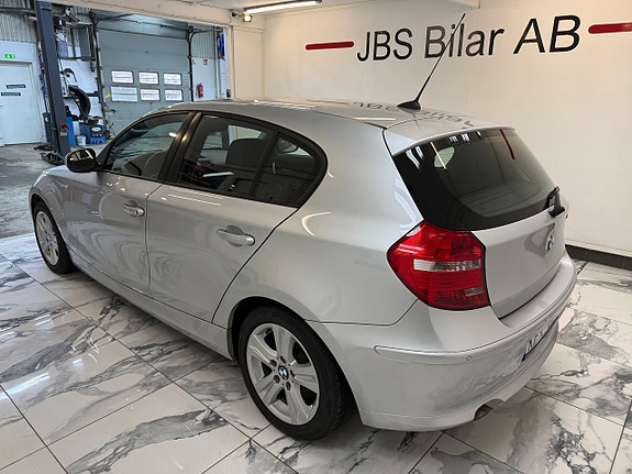 BMW 118d 4 of 5