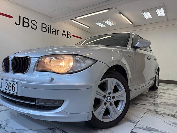 BMW 118d 3 of 5
