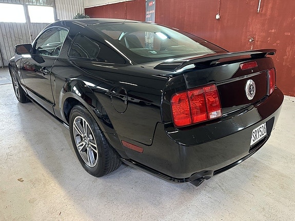 Ford Mustang 8 of 13