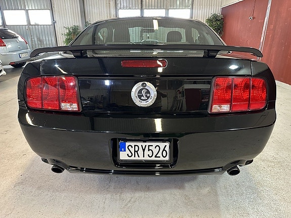 Ford Mustang 7 of 13