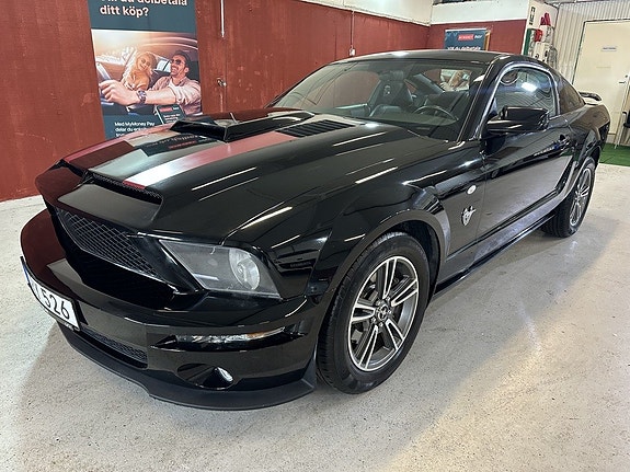 Ford Mustang 2 of 5