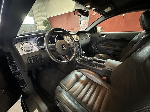 Ford Mustang 9 of 13