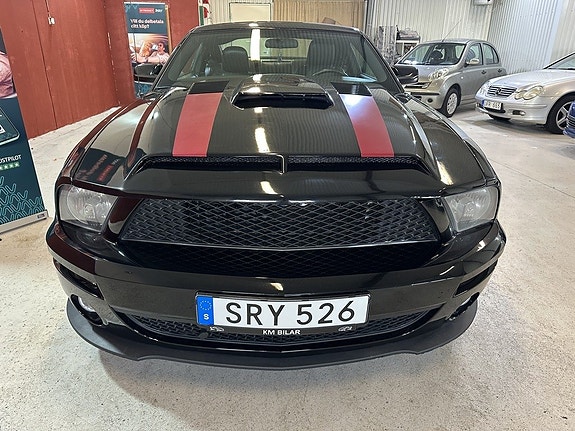 Ford Mustang 3 of 5