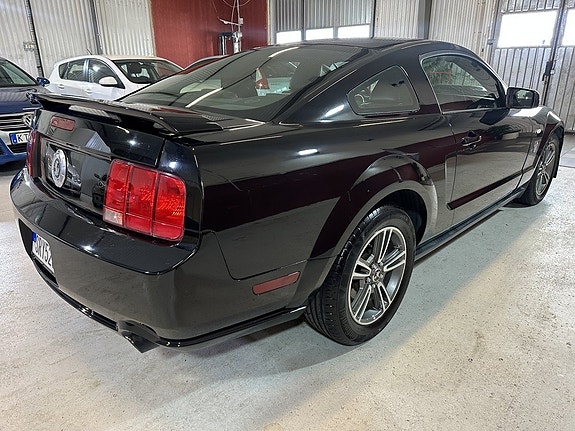 Ford Mustang 6 of 13