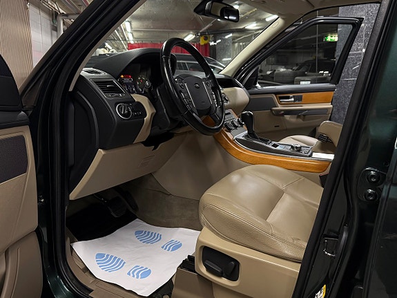 Land Rover Range Rover Sport 16 of 28