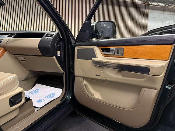 Land Rover Range Rover Sport 19 of 28