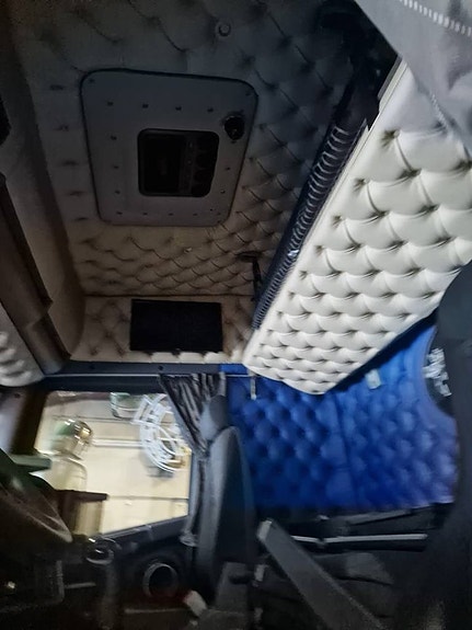 SCANIA R560LB6X2HLB 9 of 12