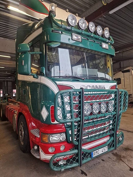 SCANIA R560LB6X2HLB 2 of 12