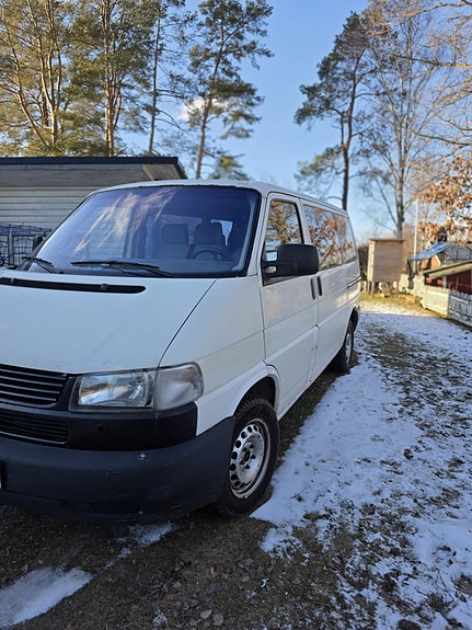 Volkswagen Kombi 2 of 5