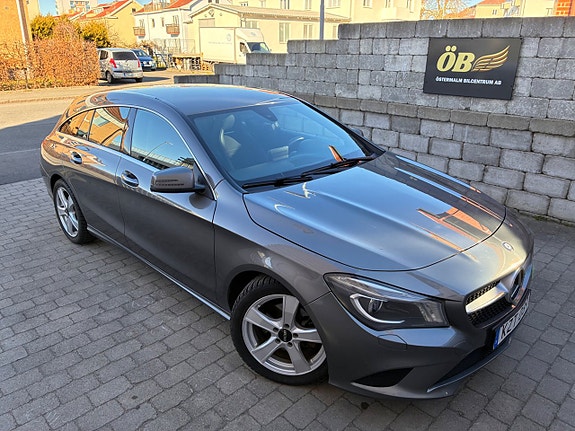 Mercedes-Benz CLA220 d 2 of 5