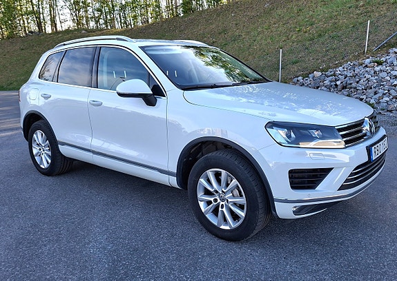 Volkswagen Touareg 3 of 5