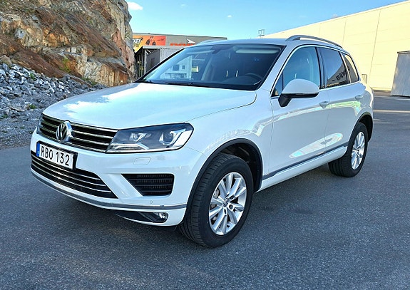 Volkswagen Touareg 2 of 5