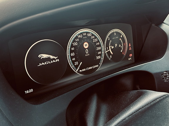 Jaguar F-PACE 4 of 12