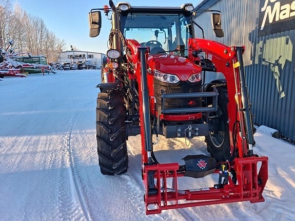 Massey Ferguson 4708M FORESTLI 2 of 6