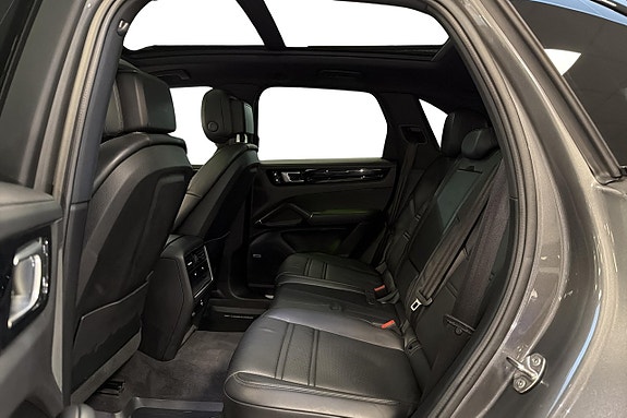 Porsche Cayenne 10 of 18