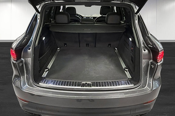 Porsche Cayenne 18 of 18