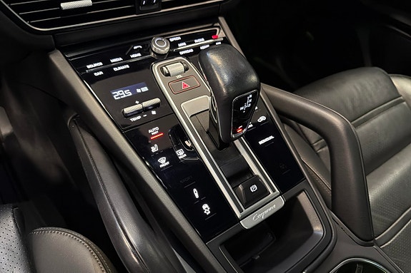Porsche Cayenne 13 of 18