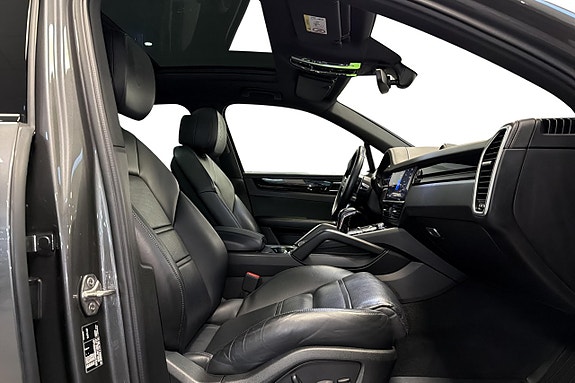 Porsche Cayenne 8 of 18