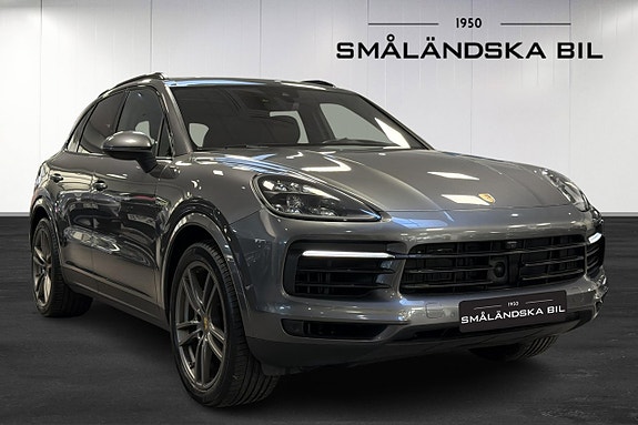Porsche Cayenne 2 of 5