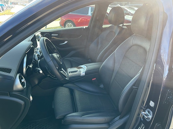 Mercedes-Benz GLC300 e 29 of 30