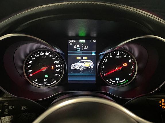 Mercedes-Benz GLC300 e 17 of 30