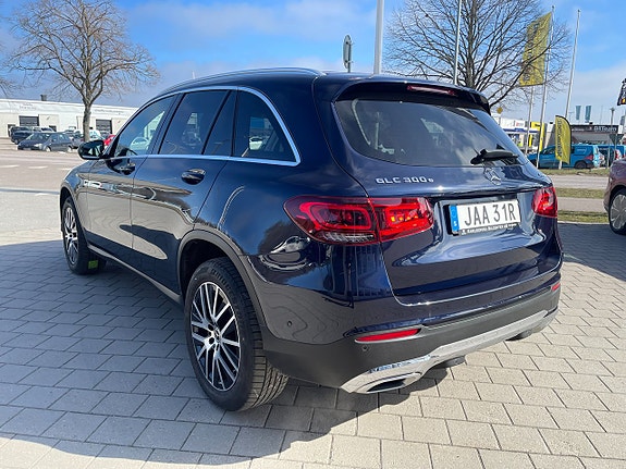 Mercedes-Benz GLC300 e 7 of 30