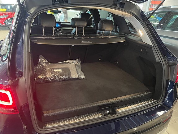 Mercedes-Benz GLC300 e 10 of 30