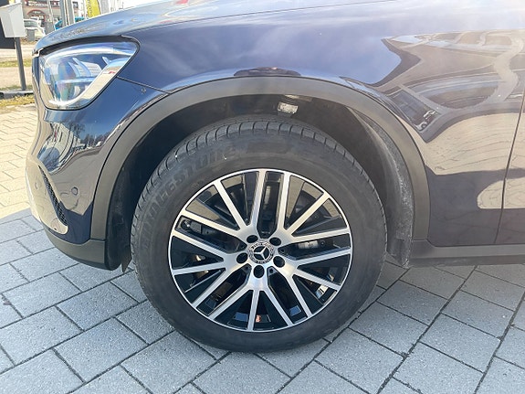 Mercedes-Benz GLC300 e 9 of 30