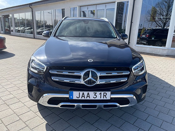 Mercedes-Benz GLC300 e 2 of 5