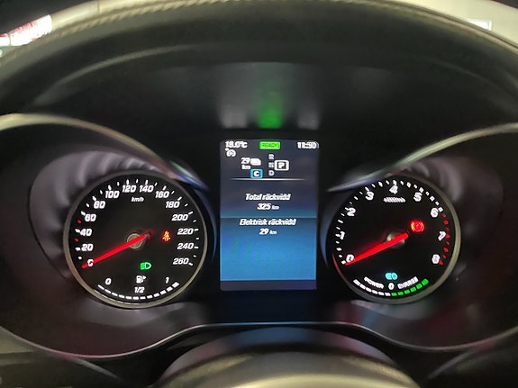 Mercedes-Benz GLC300 e 18 of 30