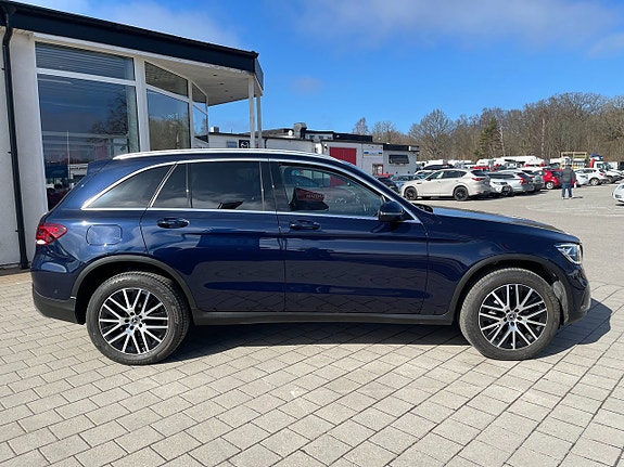Mercedes-Benz GLC300 e 4 of 5