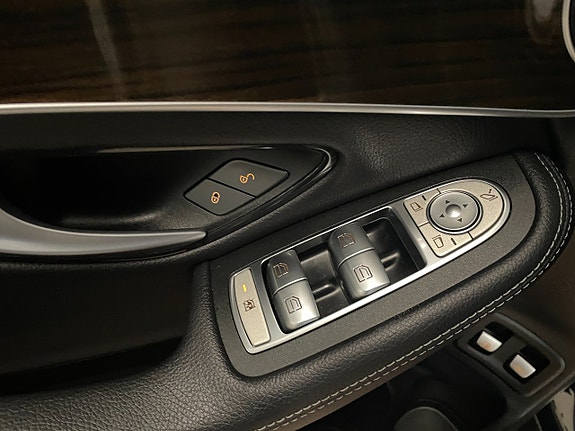 Mercedes-Benz GLC300 e 15 of 30